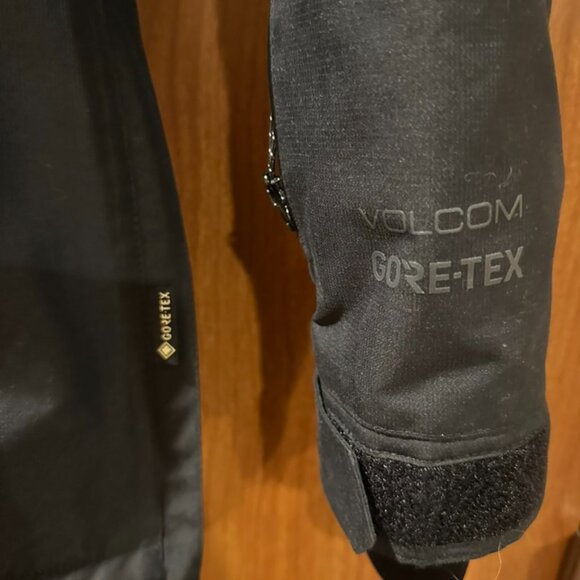 Volcom Gore-Tex Fern Insulated Pullover - Picture 2 of 8